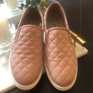Steve Madden Ecntrcqt slip ons